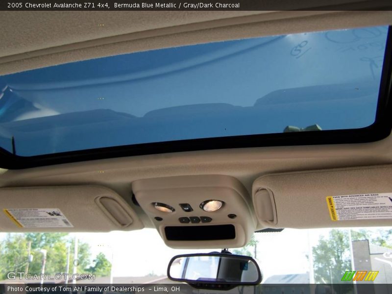 Bermuda Blue Metallic / Gray/Dark Charcoal 2005 Chevrolet Avalanche Z71 4x4