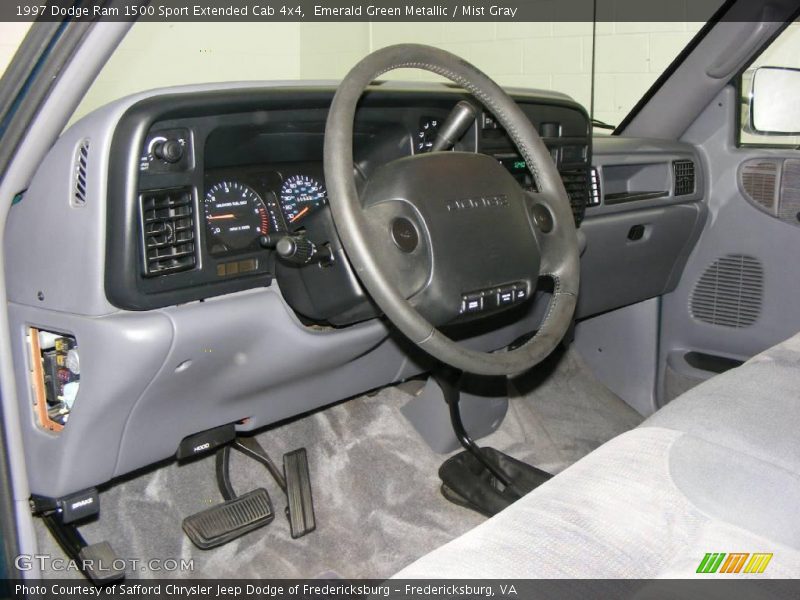 Emerald Green Metallic / Mist Gray 1997 Dodge Ram 1500 Sport Extended Cab 4x4