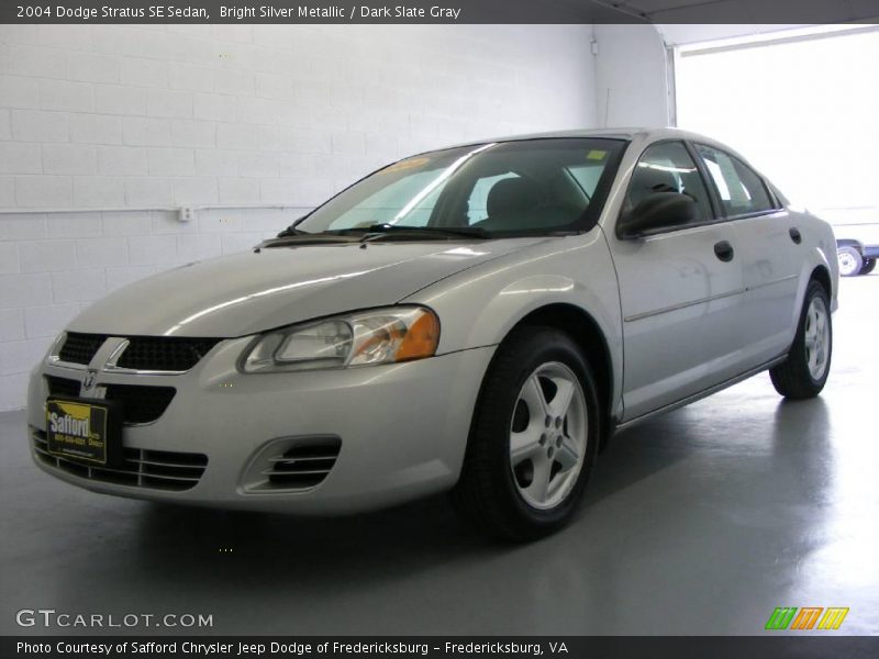 Bright Silver Metallic / Dark Slate Gray 2004 Dodge Stratus SE Sedan