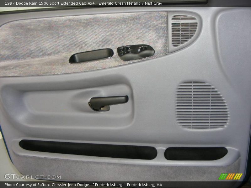 Emerald Green Metallic / Mist Gray 1997 Dodge Ram 1500 Sport Extended Cab 4x4