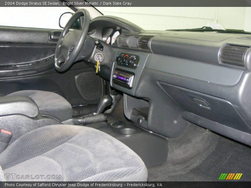 Bright Silver Metallic / Dark Slate Gray 2004 Dodge Stratus SE Sedan