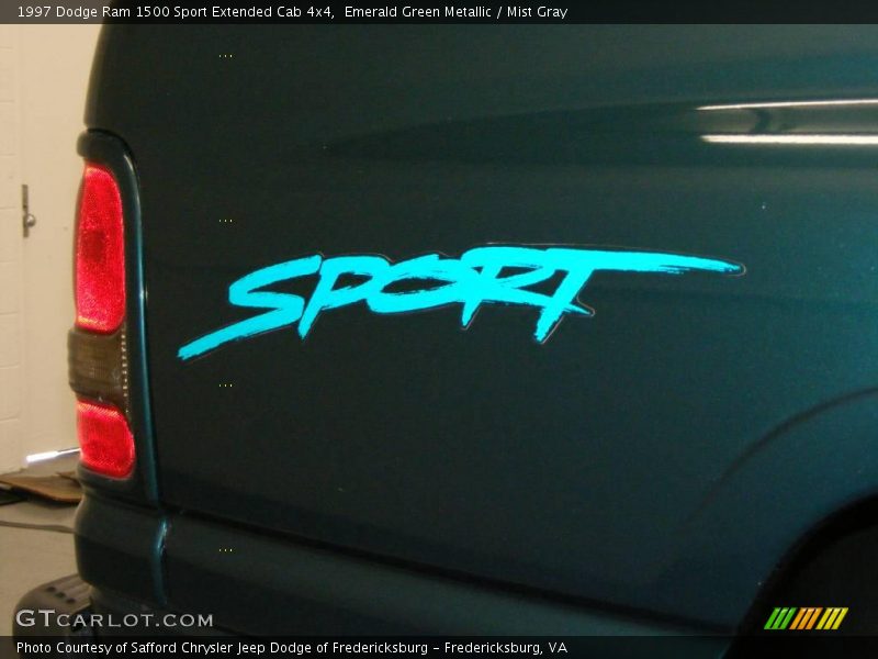 Emerald Green Metallic / Mist Gray 1997 Dodge Ram 1500 Sport Extended Cab 4x4