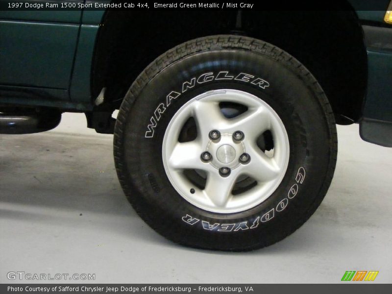 Emerald Green Metallic / Mist Gray 1997 Dodge Ram 1500 Sport Extended Cab 4x4