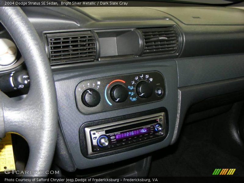 Bright Silver Metallic / Dark Slate Gray 2004 Dodge Stratus SE Sedan
