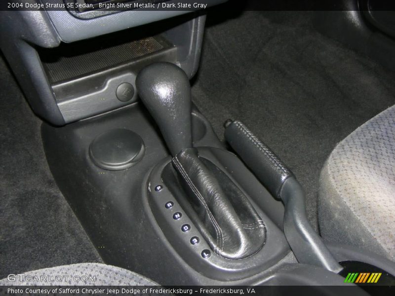 Bright Silver Metallic / Dark Slate Gray 2004 Dodge Stratus SE Sedan