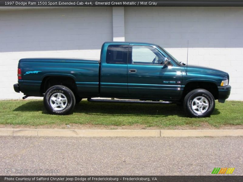 Emerald Green Metallic / Mist Gray 1997 Dodge Ram 1500 Sport Extended Cab 4x4
