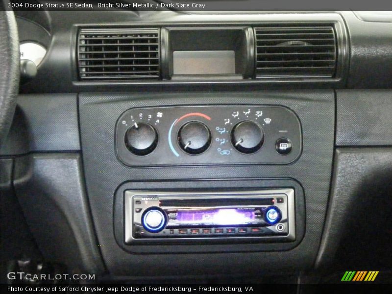 Bright Silver Metallic / Dark Slate Gray 2004 Dodge Stratus SE Sedan