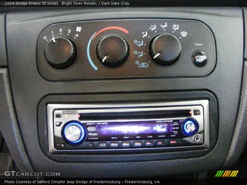 Bright Silver Metallic / Dark Slate Gray 2004 Dodge Stratus SE Sedan