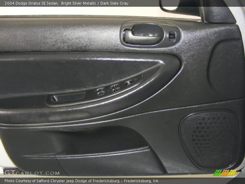 Bright Silver Metallic / Dark Slate Gray 2004 Dodge Stratus SE Sedan