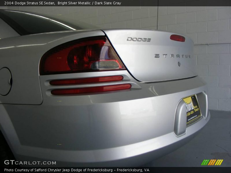 Bright Silver Metallic / Dark Slate Gray 2004 Dodge Stratus SE Sedan