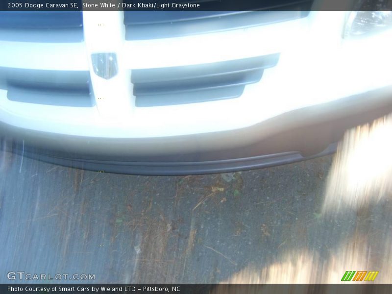 Stone White / Dark Khaki/Light Graystone 2005 Dodge Caravan SE