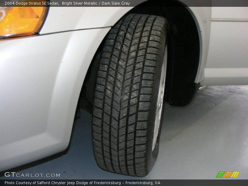Bright Silver Metallic / Dark Slate Gray 2004 Dodge Stratus SE Sedan