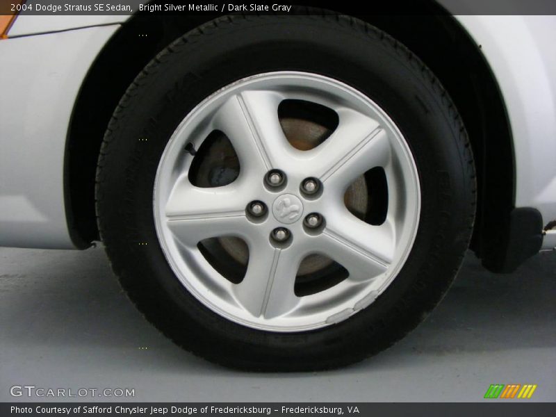 Bright Silver Metallic / Dark Slate Gray 2004 Dodge Stratus SE Sedan
