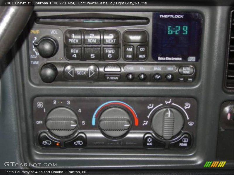 Light Pewter Metallic / Light Gray/Neutral 2001 Chevrolet Suburban 1500 Z71 4x4