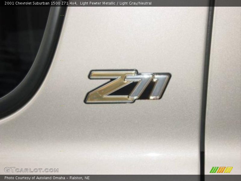 Light Pewter Metallic / Light Gray/Neutral 2001 Chevrolet Suburban 1500 Z71 4x4