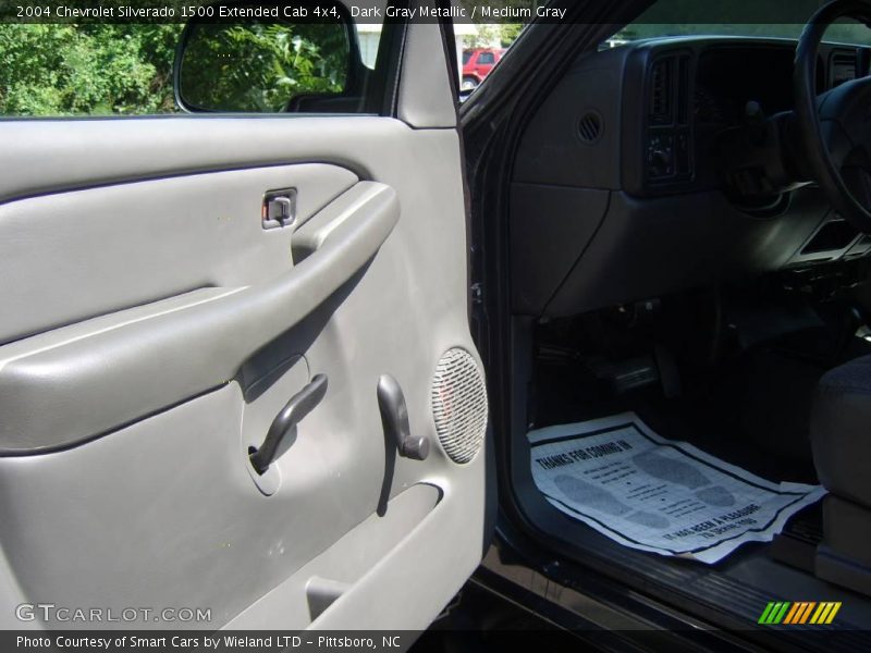 Dark Gray Metallic / Medium Gray 2004 Chevrolet Silverado 1500 Extended Cab 4x4