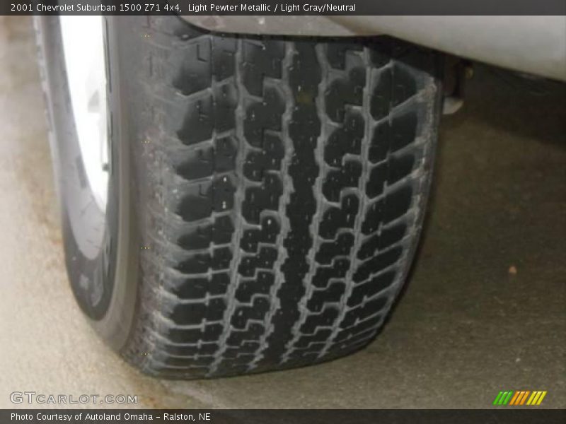 Light Pewter Metallic / Light Gray/Neutral 2001 Chevrolet Suburban 1500 Z71 4x4