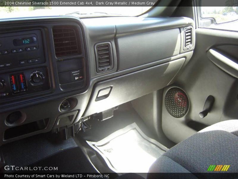 Dark Gray Metallic / Medium Gray 2004 Chevrolet Silverado 1500 Extended Cab 4x4