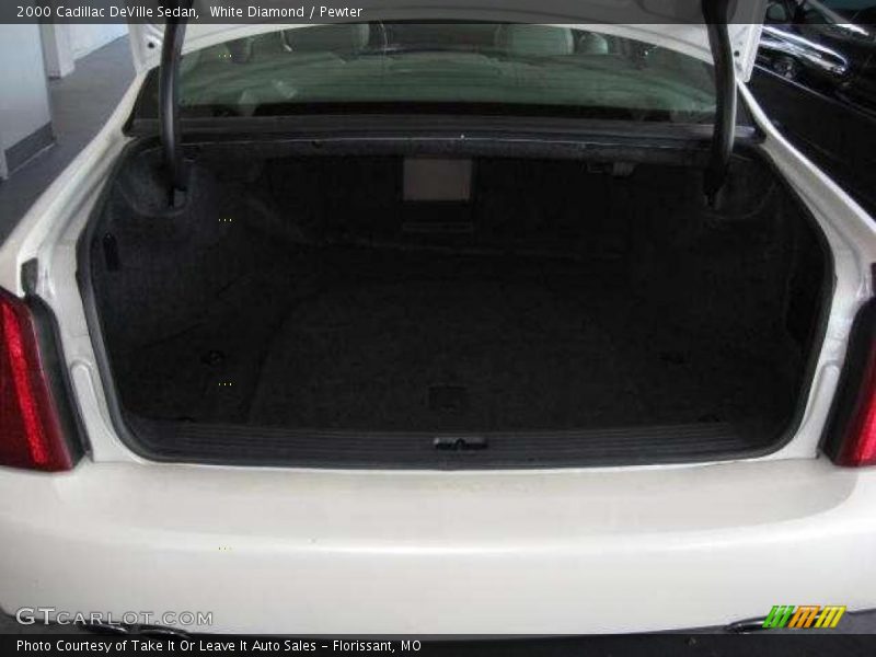 White Diamond / Pewter 2000 Cadillac DeVille Sedan