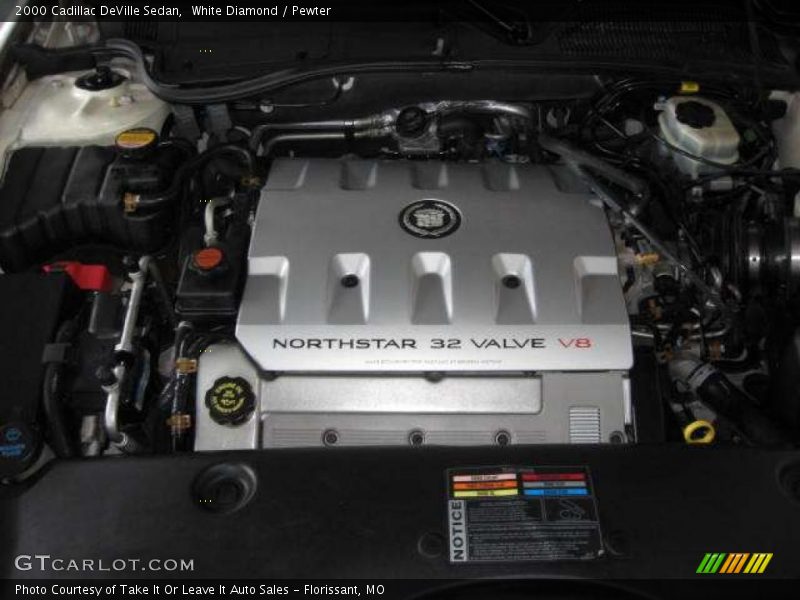White Diamond / Pewter 2000 Cadillac DeVille Sedan