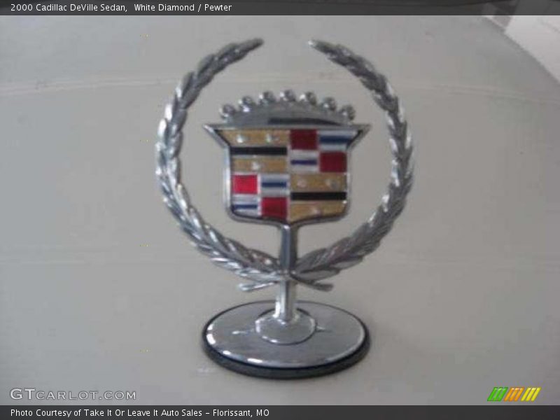 White Diamond / Pewter 2000 Cadillac DeVille Sedan