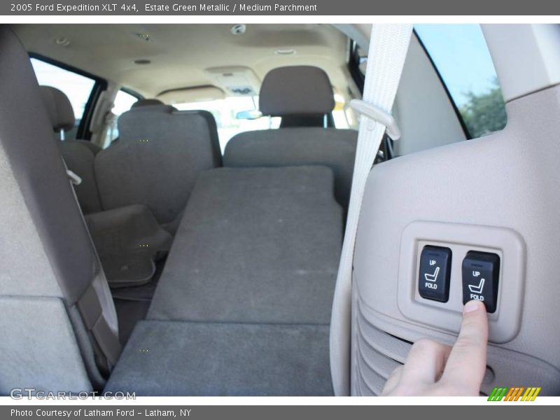 Estate Green Metallic / Medium Parchment 2005 Ford Expedition XLT 4x4