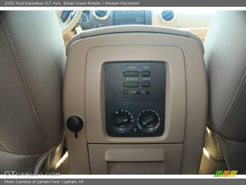 Estate Green Metallic / Medium Parchment 2005 Ford Expedition XLT 4x4
