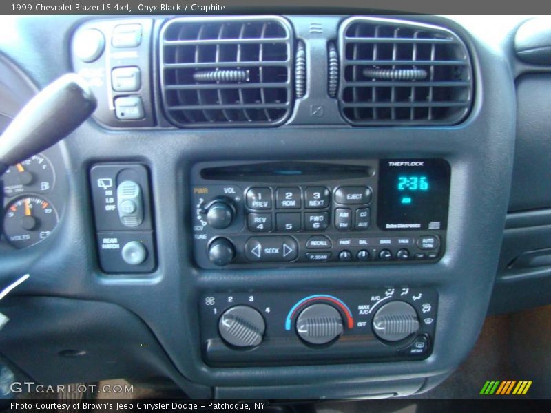 Onyx Black / Graphite 1999 Chevrolet Blazer LS 4x4