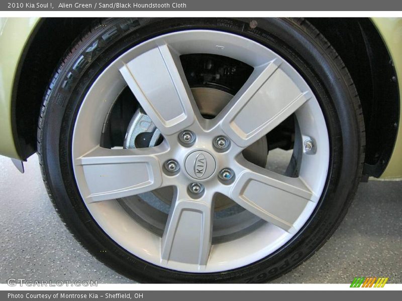 Alien Green / Sand/Black Houndstooth Cloth 2010 Kia Soul !