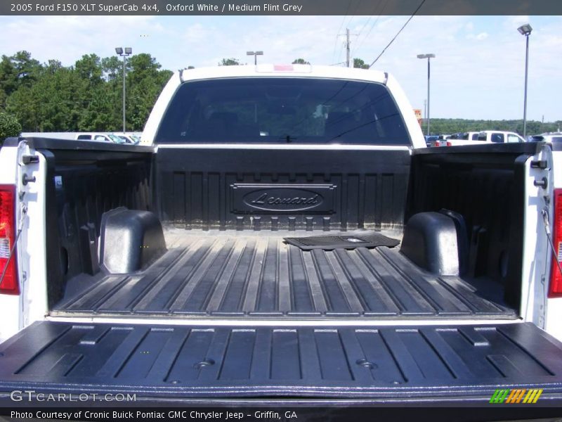 Oxford White / Medium Flint Grey 2005 Ford F150 XLT SuperCab 4x4