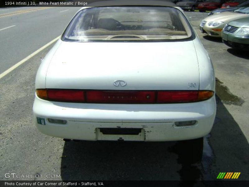 White Pearl Metallic / Beige 1994 Infiniti J 30