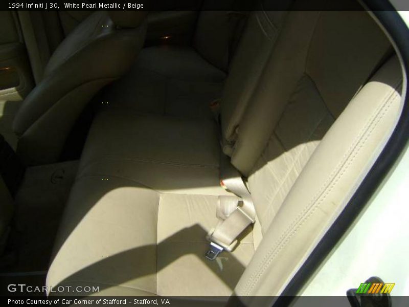 White Pearl Metallic / Beige 1994 Infiniti J 30