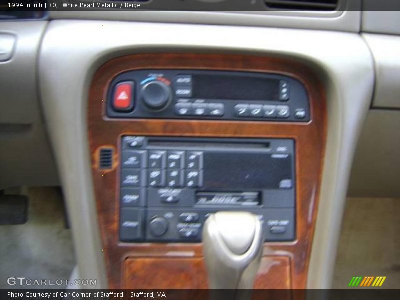 White Pearl Metallic / Beige 1994 Infiniti J 30