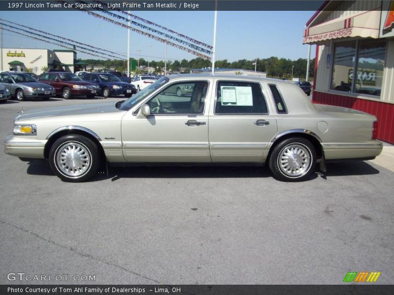 Light Prairie Tan Metallic / Beige 1997 Lincoln Town Car Signature