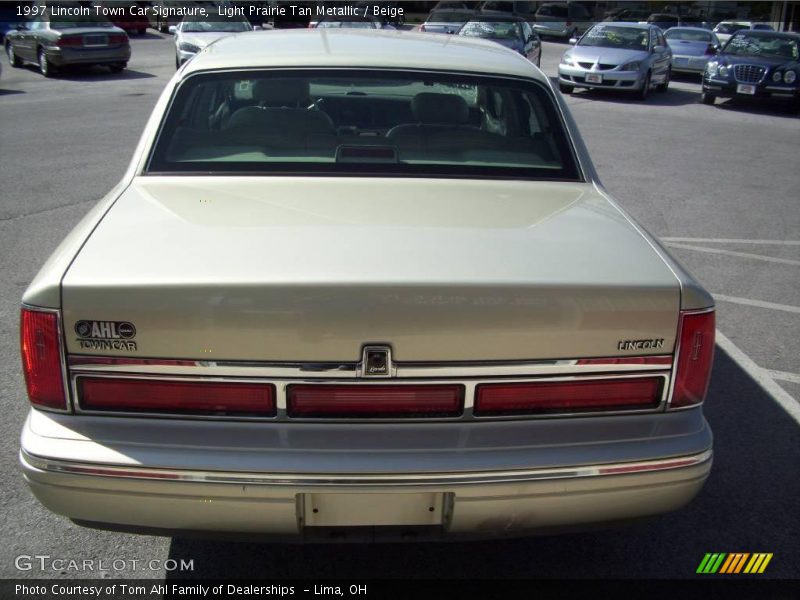Light Prairie Tan Metallic / Beige 1997 Lincoln Town Car Signature