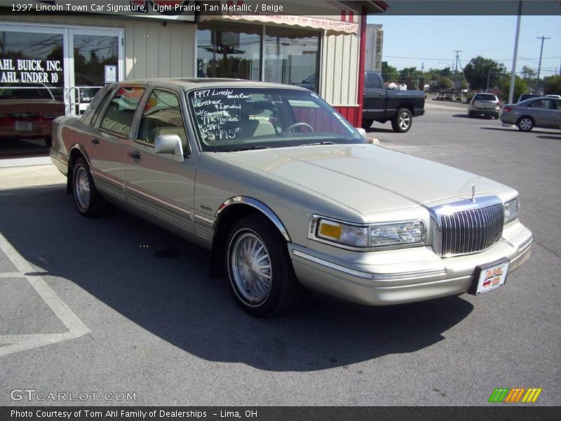 Light Prairie Tan Metallic / Beige 1997 Lincoln Town Car Signature