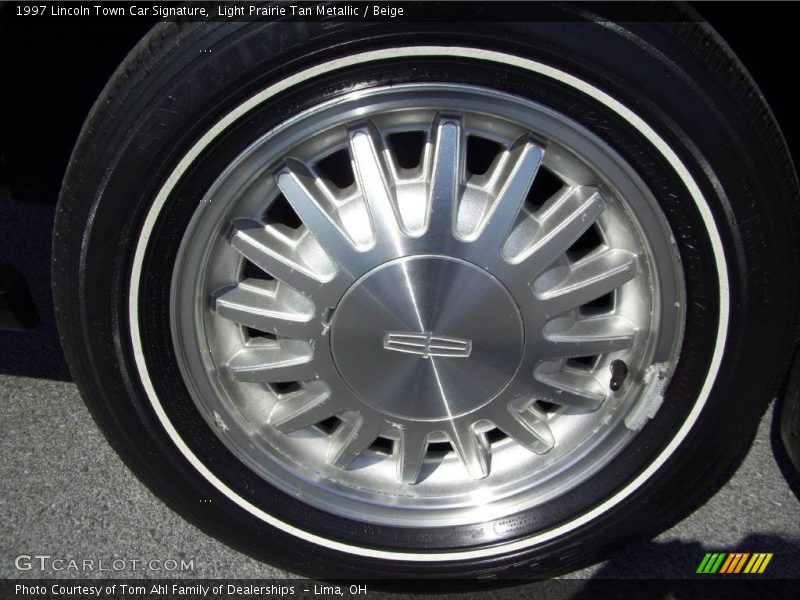Light Prairie Tan Metallic / Beige 1997 Lincoln Town Car Signature