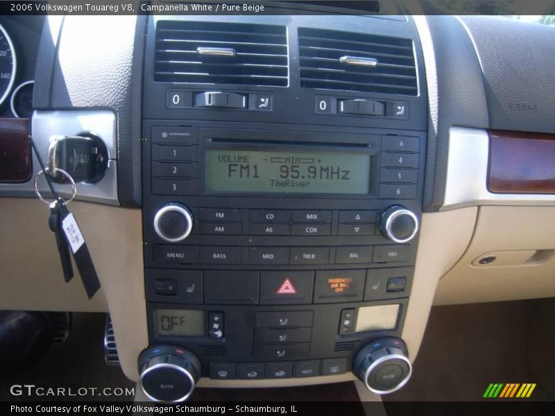Campanella White / Pure Beige 2006 Volkswagen Touareg V8