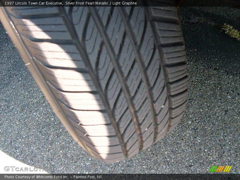 Silver Frost Pearl Metallic / Light Graphite 1997 Lincoln Town Car Executive