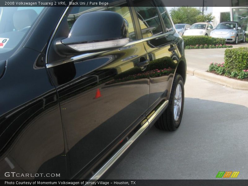 Black Uni / Pure Beige 2008 Volkswagen Touareg 2 VR6