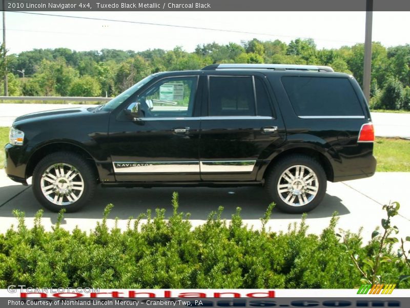 Tuxedo Black Metallic / Charcoal Black 2010 Lincoln Navigator 4x4