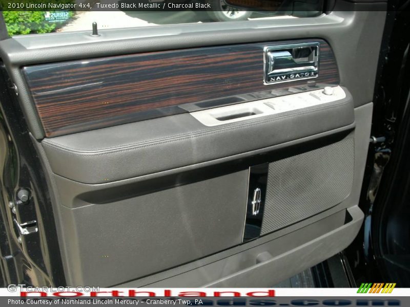 Tuxedo Black Metallic / Charcoal Black 2010 Lincoln Navigator 4x4