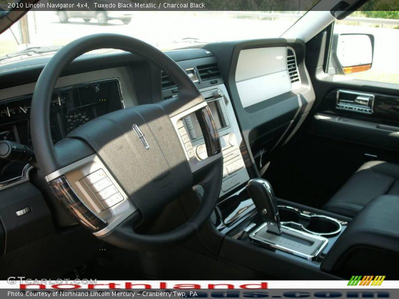 Tuxedo Black Metallic / Charcoal Black 2010 Lincoln Navigator 4x4