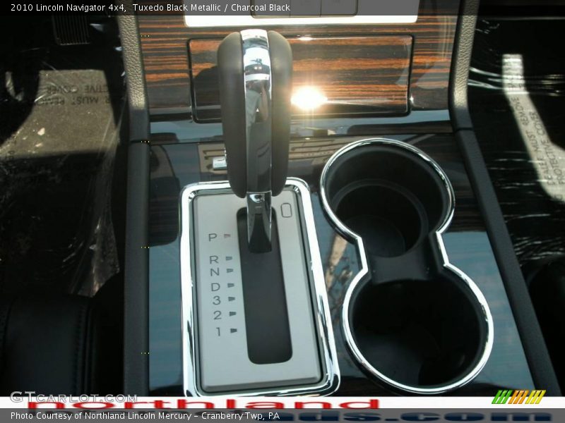 Tuxedo Black Metallic / Charcoal Black 2010 Lincoln Navigator 4x4
