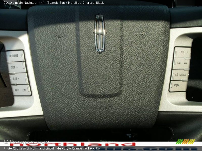 Tuxedo Black Metallic / Charcoal Black 2010 Lincoln Navigator 4x4