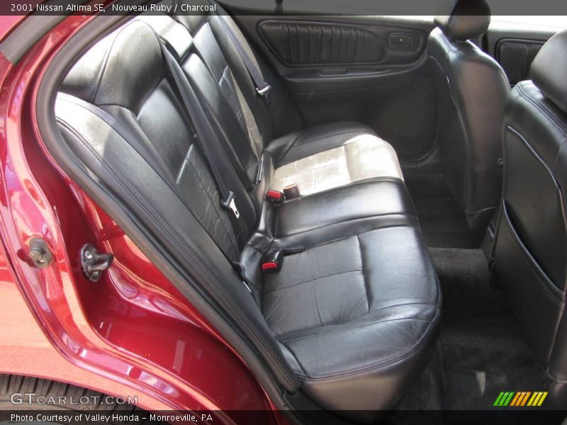 Nouveau Ruby / Charcoal 2001 Nissan Altima SE