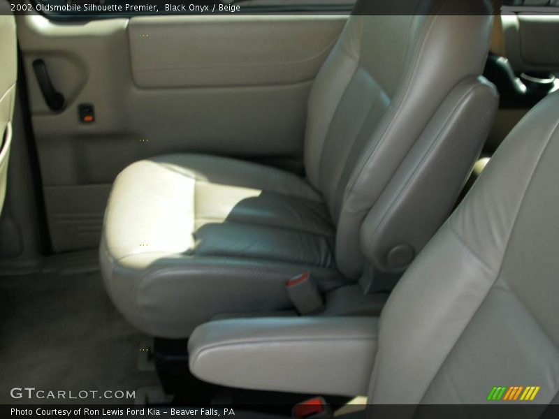 Black Onyx / Beige 2002 Oldsmobile Silhouette Premier