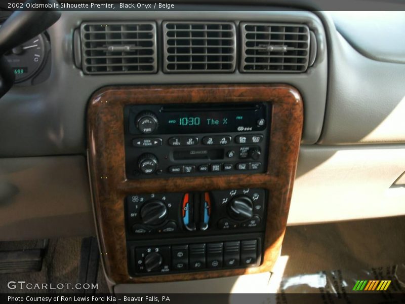 Black Onyx / Beige 2002 Oldsmobile Silhouette Premier