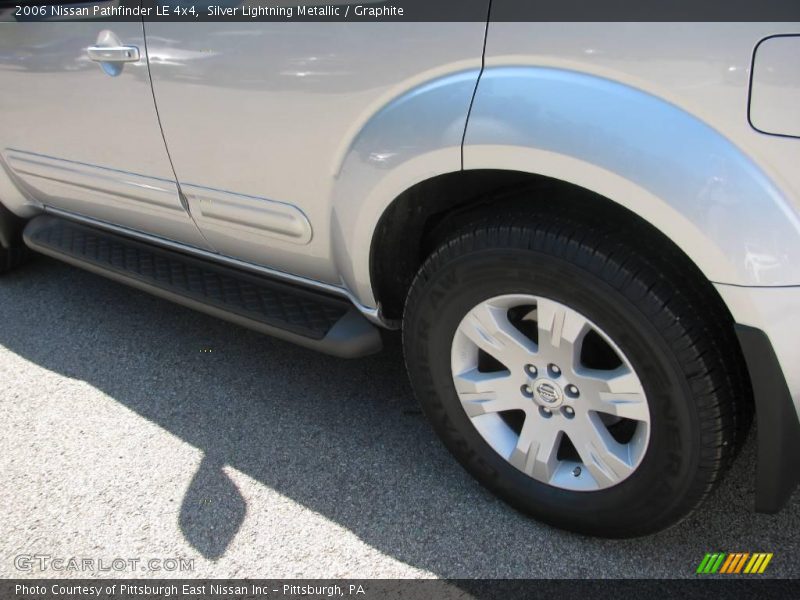 Silver Lightning Metallic / Graphite 2006 Nissan Pathfinder LE 4x4