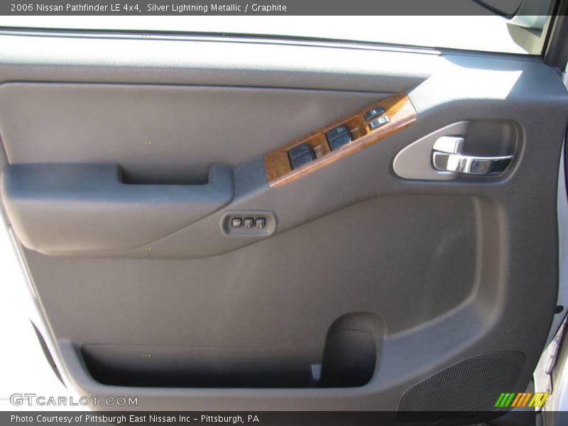 Silver Lightning Metallic / Graphite 2006 Nissan Pathfinder LE 4x4